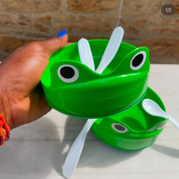 Frog bowl with cutlery